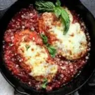 POLLO PARMESANO A AL LEÑA