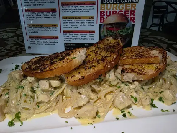 Pasta Alfredo Huhn