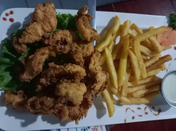 Hähnchenfinger mit Pommes