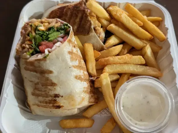 Hähnchen-Burrito mit Chips